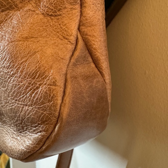 Unique and classy Taupe Hobo bag with convertible strap and kiss lock pocket - Picture 10 of 16